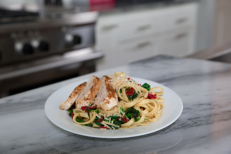 basil-garlic-chicken-fettuccine-with-spinach-meal-kit.jpg